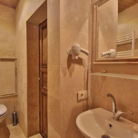 Relic House Γκόρεμε